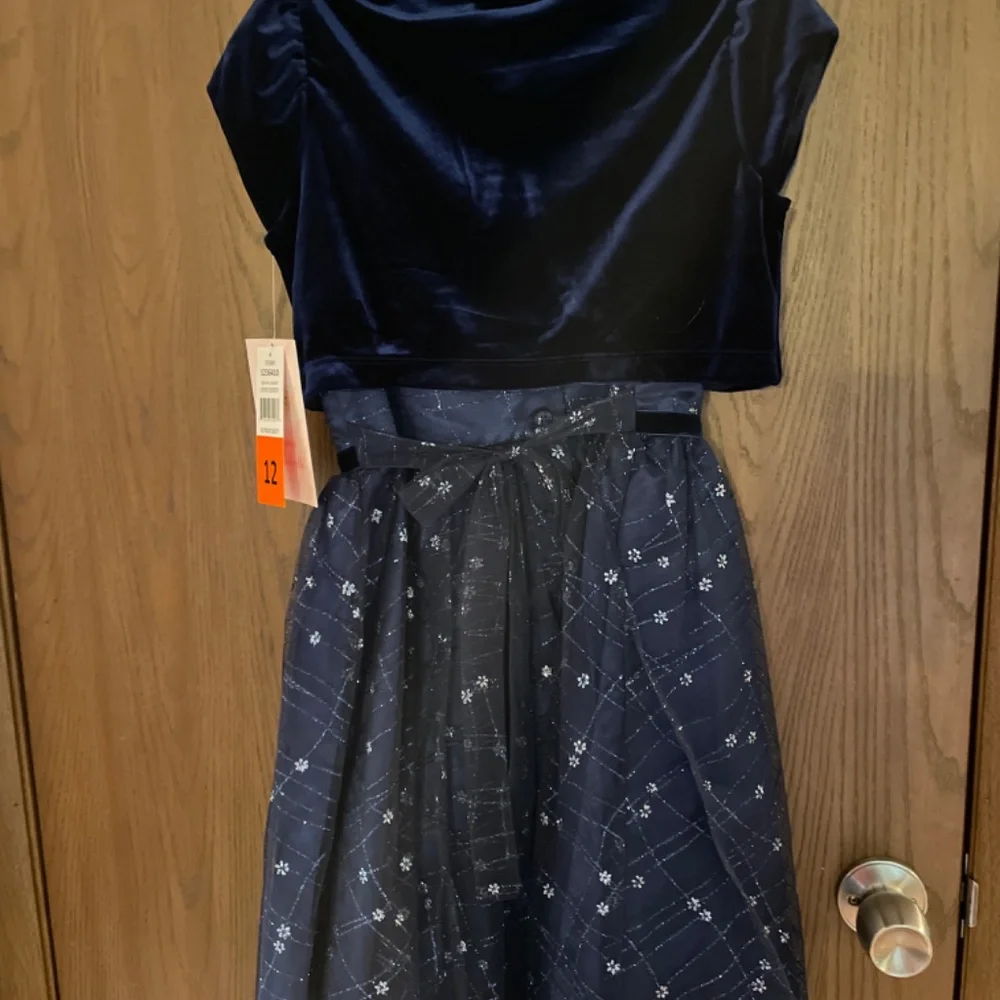 Girl’s Jon’s Michelle Dress with matching short sleeved shrug - Picture 4 of 6